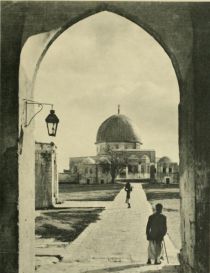 Tafel 18. Jerusalem. Blick von Norden auf den Haram esch Scherîf (Tempelplatz). Im Hintergrund Kubbet es Sachra (der Felsendom). Aufnahme von Larsson. 