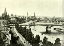 Dresden von der Elbpromenade aus gesehen