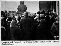 Russland, Tausende suchen Zutritt zur St. Andreas-Kirche in Kiew 1942