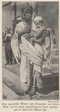 Mutterliebe, Eine malaiische Mutter aus Singapore mit ihrem Kind, das in einem umgeschlagenen Tuch rittlings auf der Hüfte der Mutter sitzt