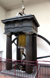 Hochdruck-Dampfmaschine mit Freischwingendem Zylinder von Dr. Ernst Alban