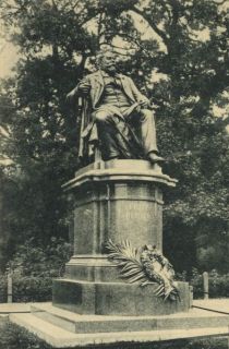 Neubrandenburg, Fritz-Reuter-Denkmal