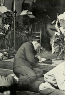 Lenin, am Rande einer Veranstaltung 1921